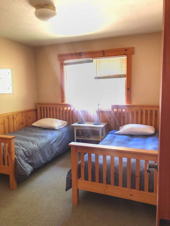 غرفة النوم في الطابق العلوي 2