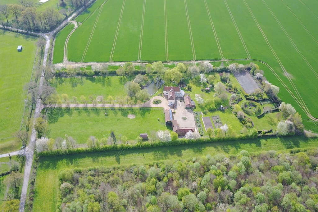Period farmhouse with tennis court and magnificent gardens