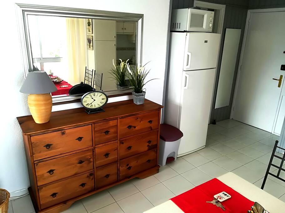Sideboard und Kühl/Gefrierschrank