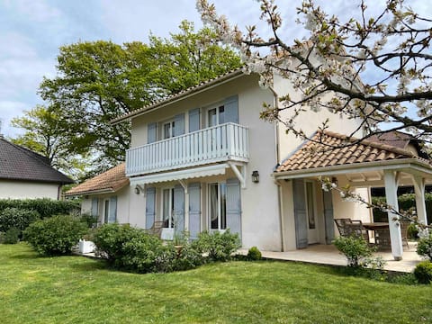 Charming villa in Nernier, quiet area, garden