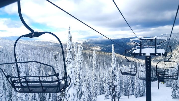 Whitefish Mountain Resort chỉ cách đỉnh 12 phút