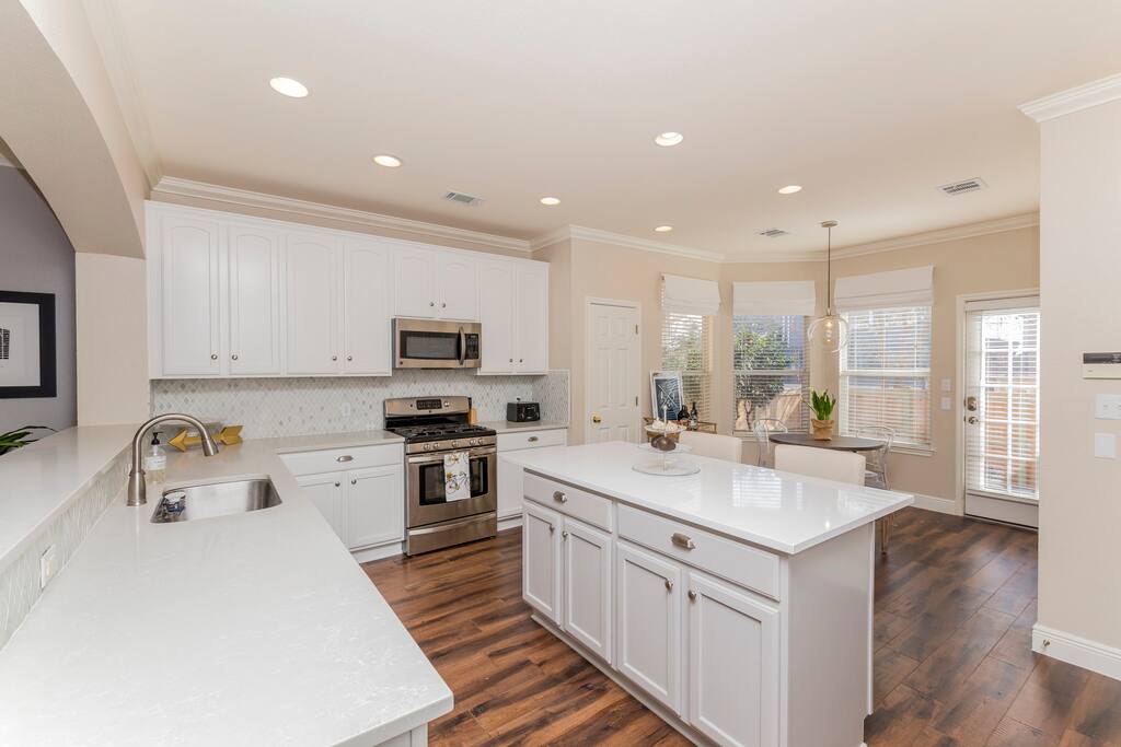 Open large kitchen is perfect for entertaining!