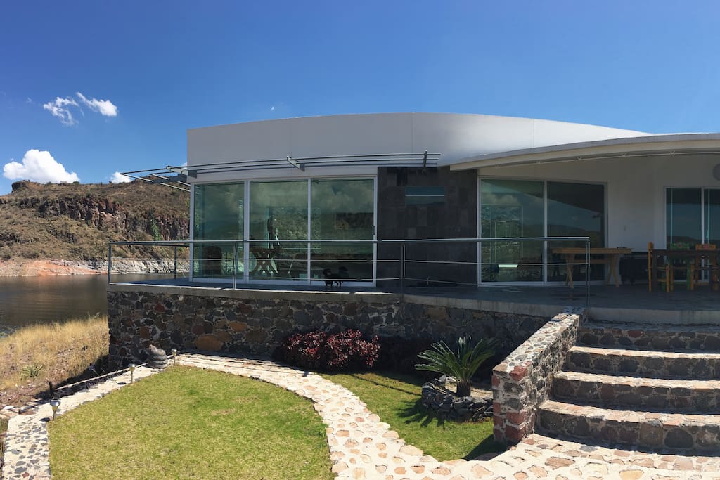 Fácil y rápido acceso a muelle privado, habitación 1 y 2.