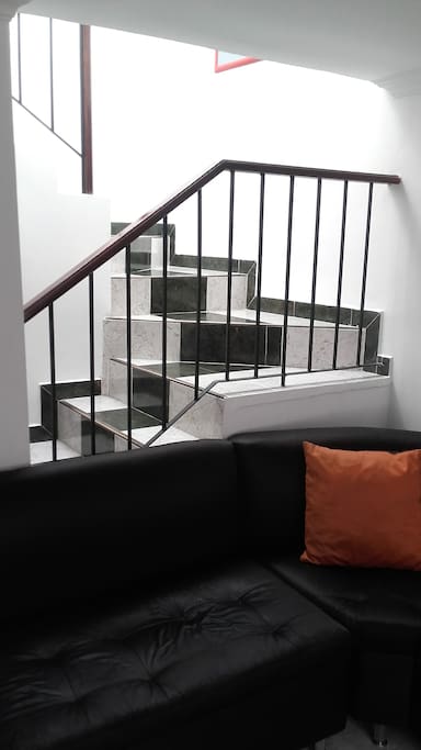 Escaleras al segundo piso
