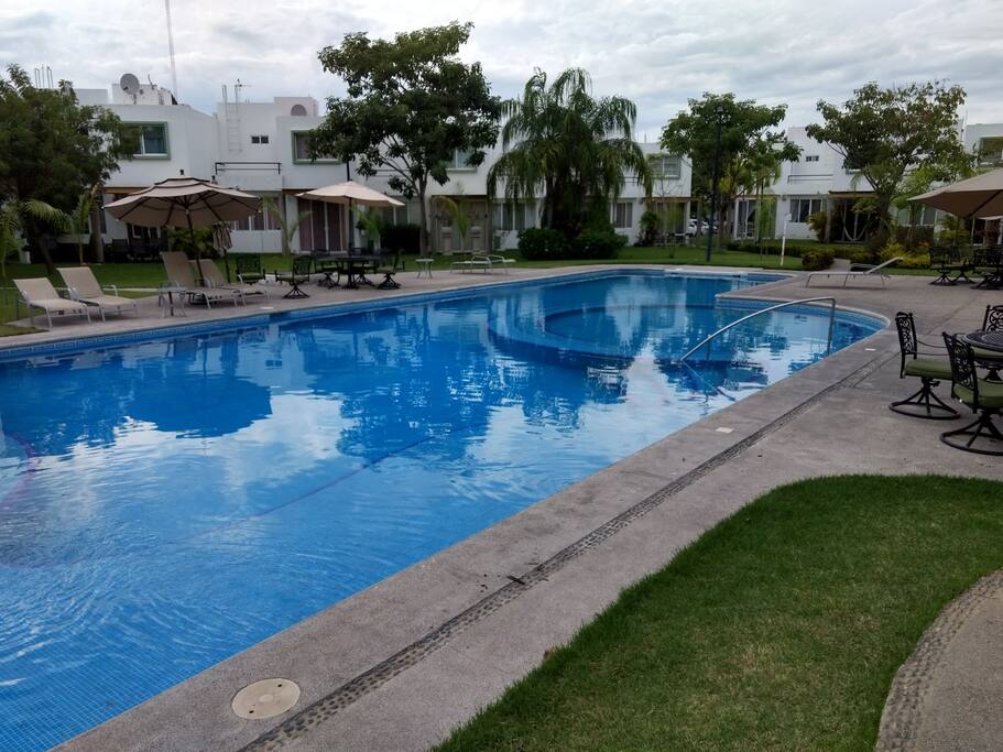 Alberca con chapoteadero para infantes