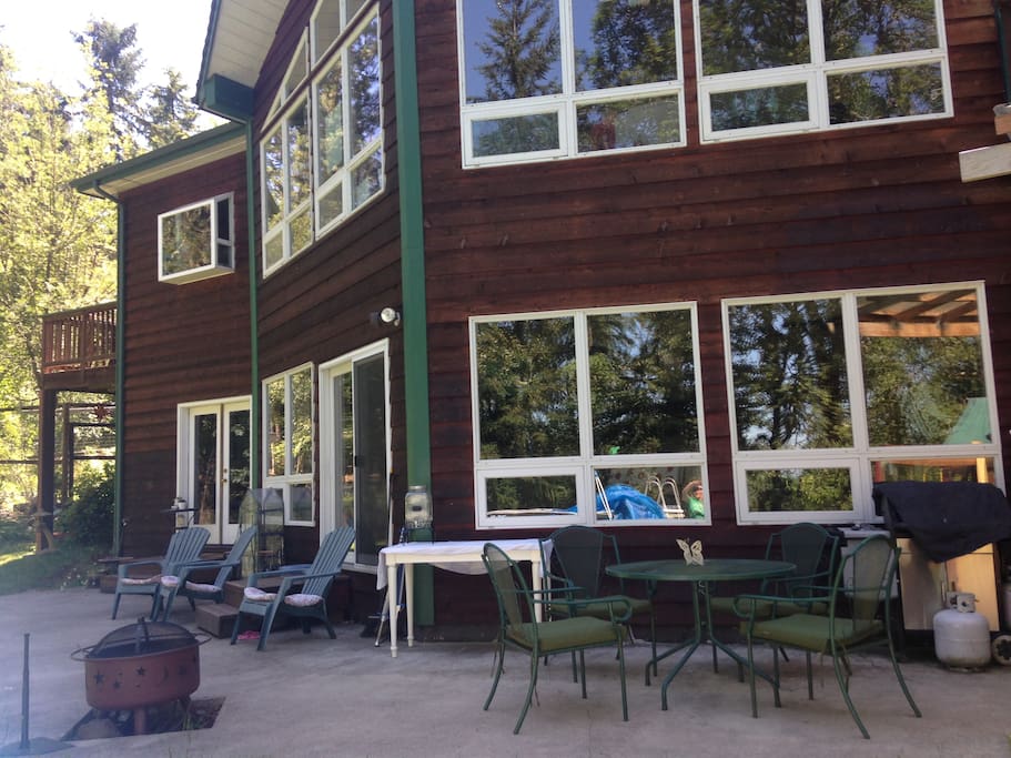 Friendly space to socialize, enjoy forest view