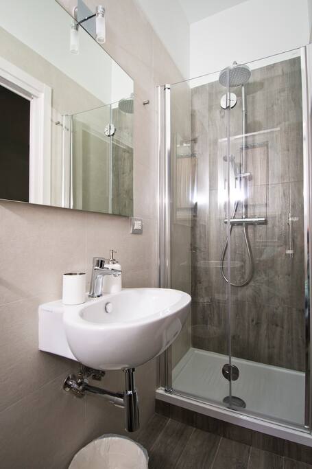 Bagno privato con doccia