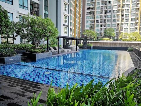 New Condo 1BR/10min BTS Onnut/Free Netflix & Wifi