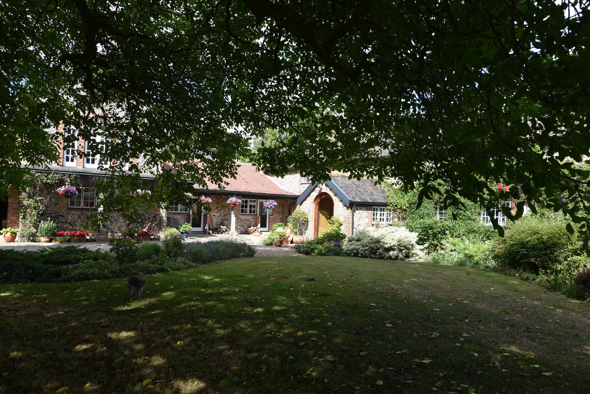 Wonderful 4-bed 1850s Suffolk cottage