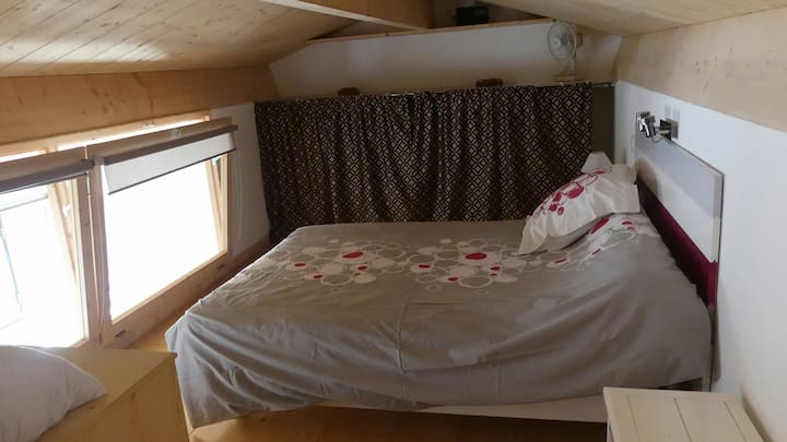 غرفة نوم على الميزان بسريرين 80،يمكن الاتصال بهما على 160 سريرًا مع فرشات