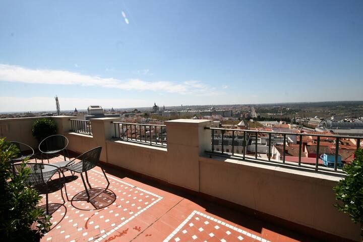 Penthouse in Gran Vía with Terrace to Royal Palace gallery image 2