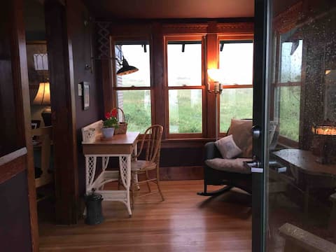 Top Airbnb: Arts & Crafts Summer Guesthouse on Prairie in Casper