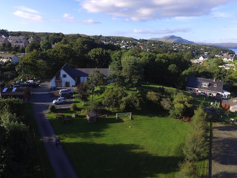 Large self-catering,private grounds, ample parking