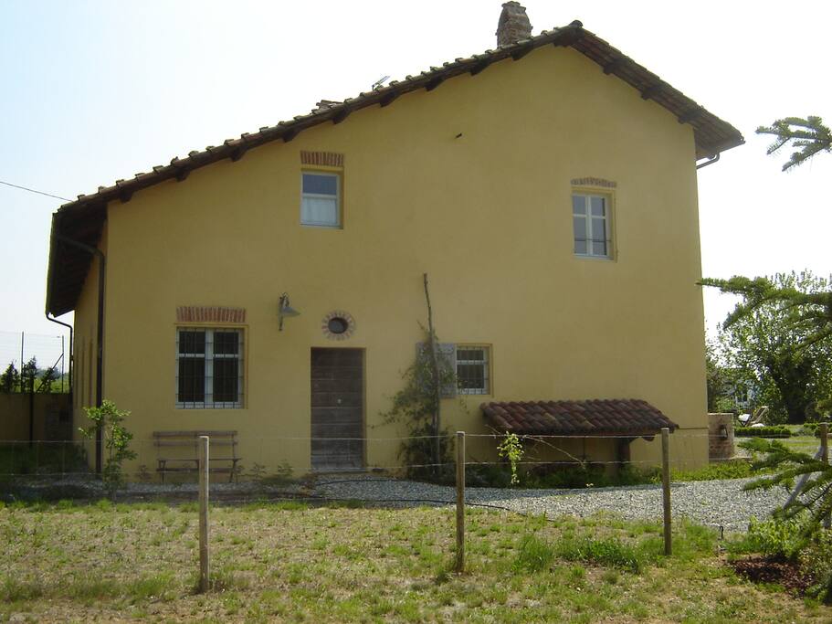 la dependance ha accesso e giardino privato