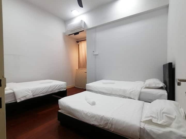 ห้องนอนที่ 2
-3 เตียงเดี่ยว