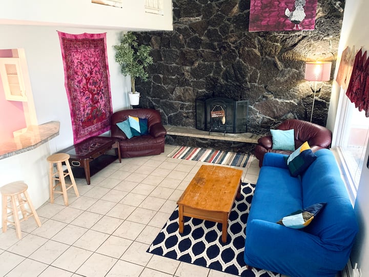 Bunk in Gorgeous House (420 Friendly) (Bed I)