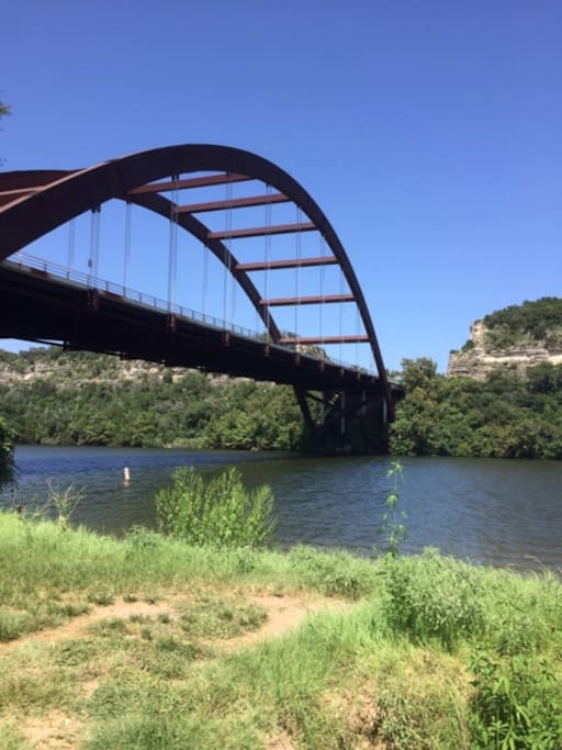 Local area 5mins from Austin Golf and Country Club and the Colorado river