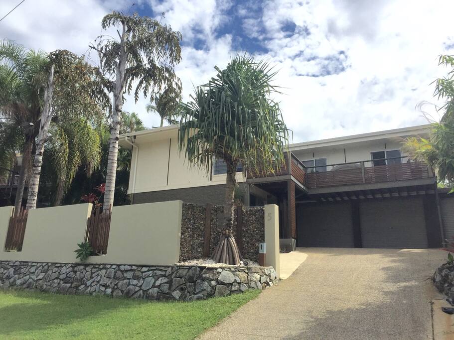 Fantastic 5 Bedroom Beach House Getaway only 5 mins from Alex Beach!