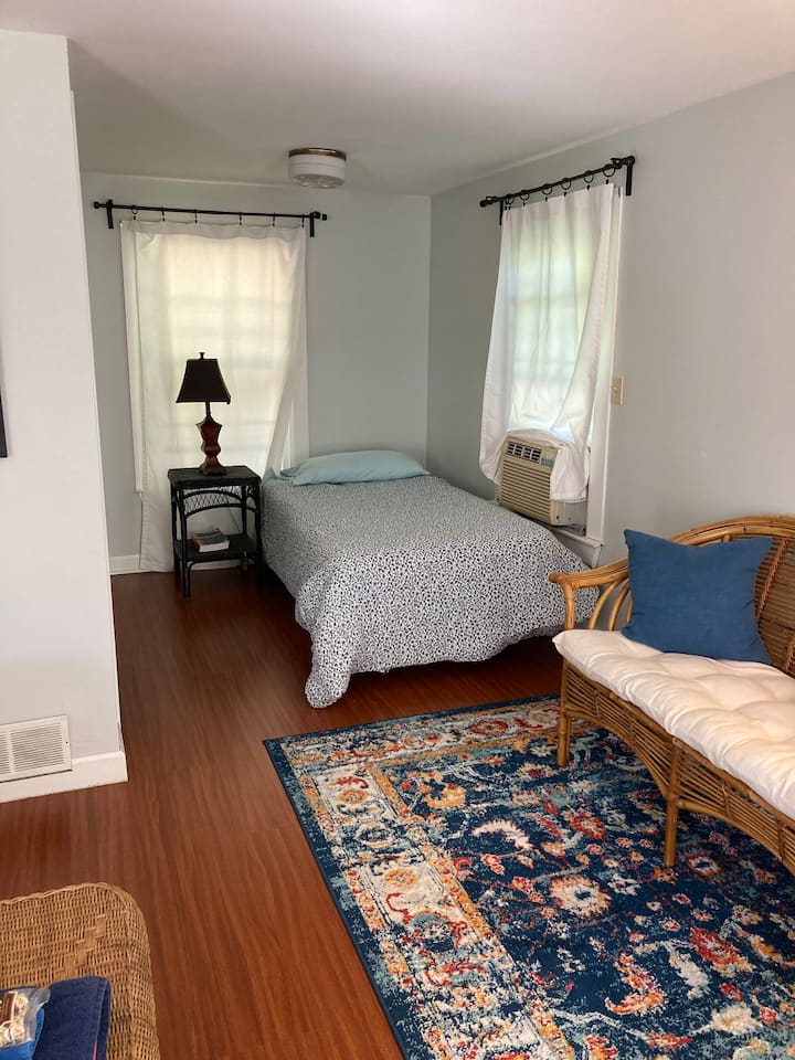 Quaint Batavia Coach House