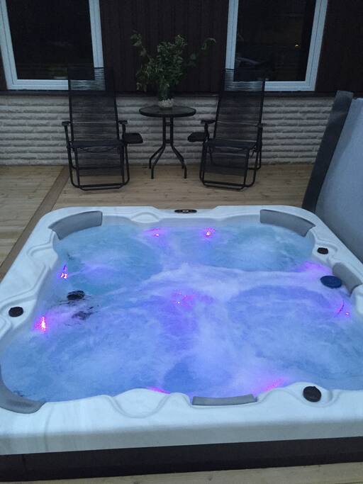 Bubbelpool med 7 sittplatser!