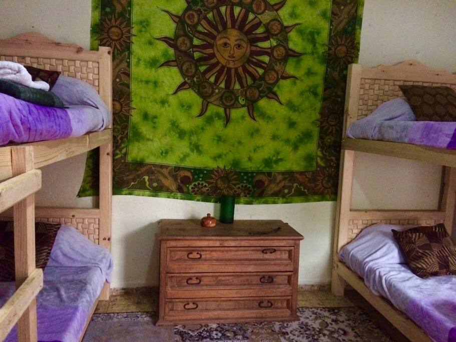 Habitación compartida para damas, 2 literas.