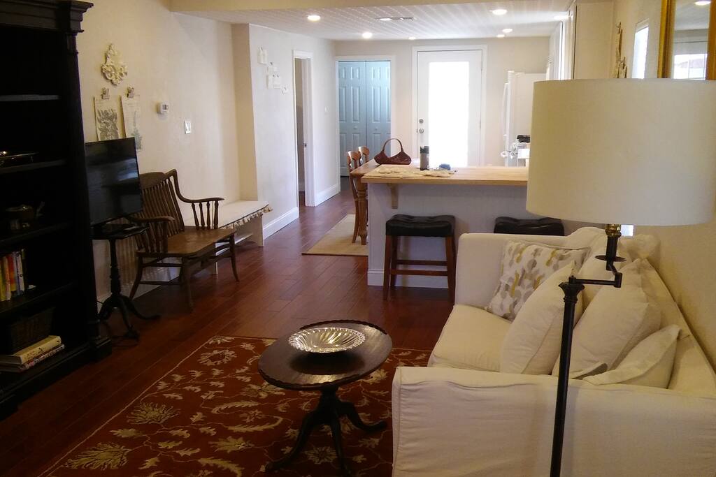 Hardwood floors and kitchen bar