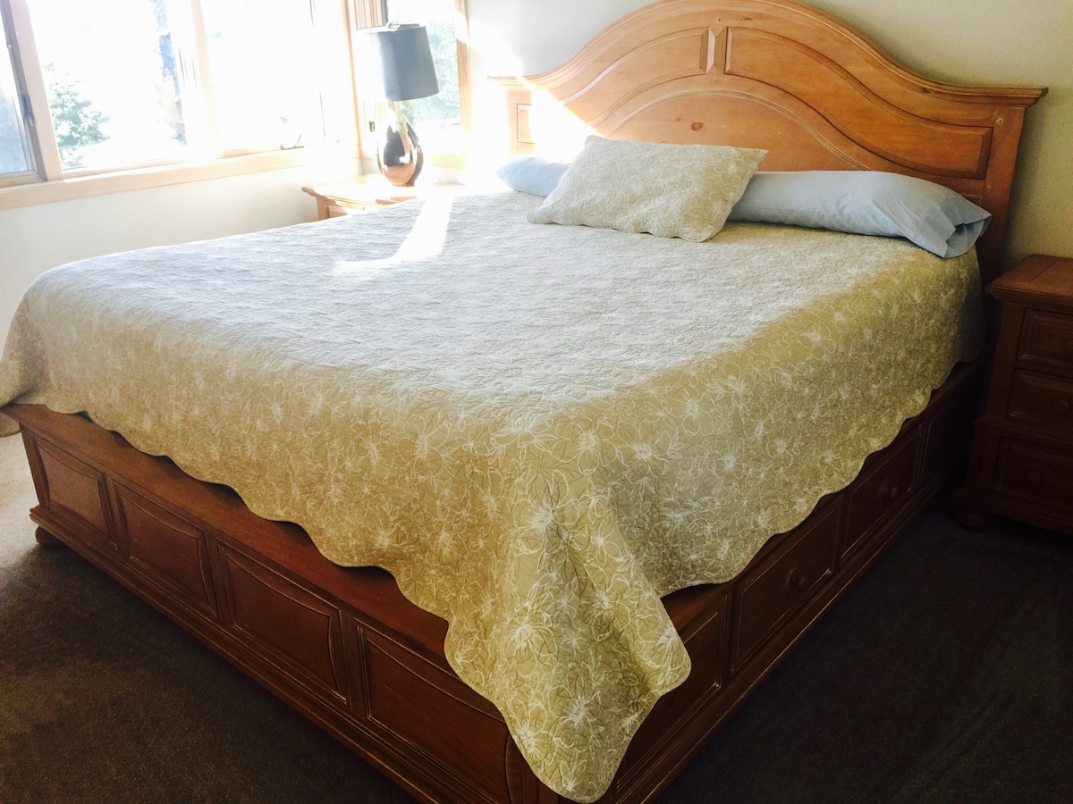 Hoofdslaapkamer, kingsize bed