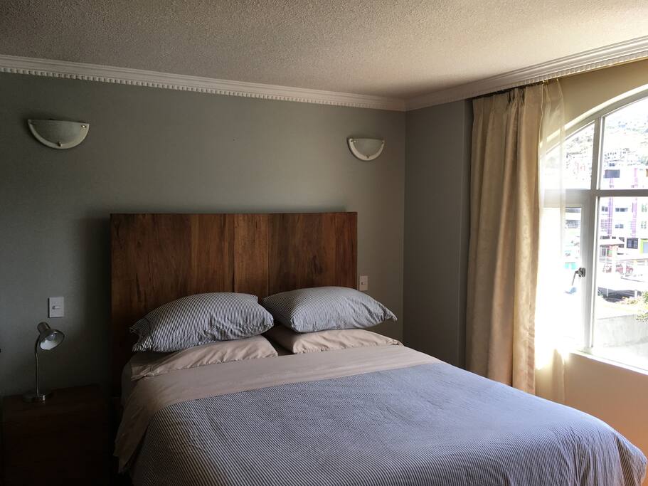 Master Bedroom (Queen Bed)
