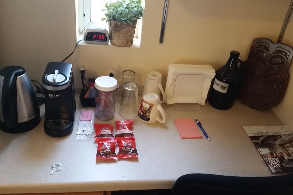 Coffee or tea? Yes. A growler to fill at one of the many craft brew outlets nearby? Yes. A desk area to work at? Yes.