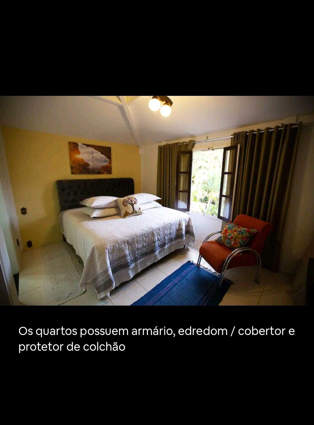 The double room with suite features 1 comfortable King m3ga bed,closet ,TV and 1 spring double mattress.