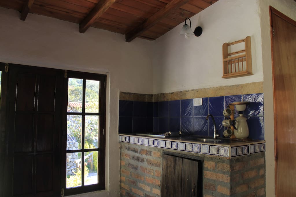 Las cabañas están equipadas con cocinas y nevera