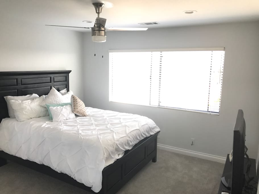 Private guest bedroom with TV, mirrored closet and view to the mountains and Hollywood sign!