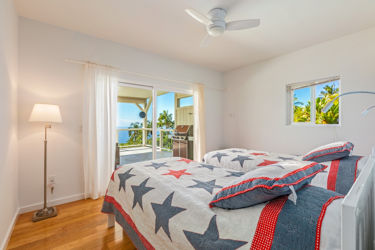 Twee eenpersoonsbedden met 13 inch memory foam matrassen.  Slaapkamer is verbonden met de badkamer