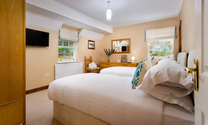 卧室5 1楼双人床或拉链加大双人床