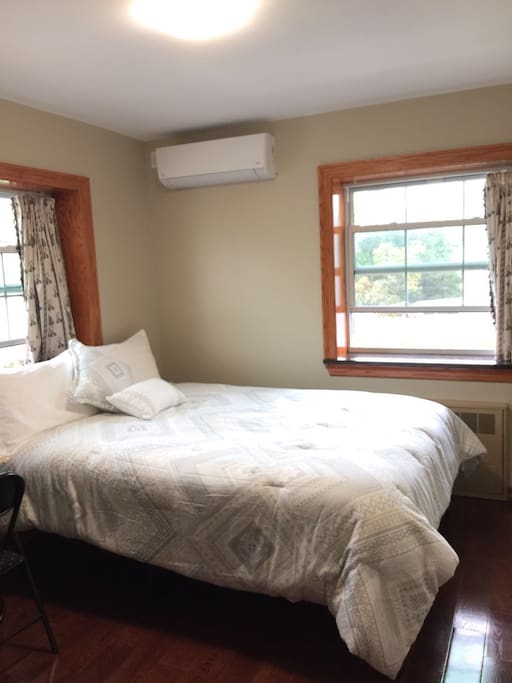 New queen bed & sheet