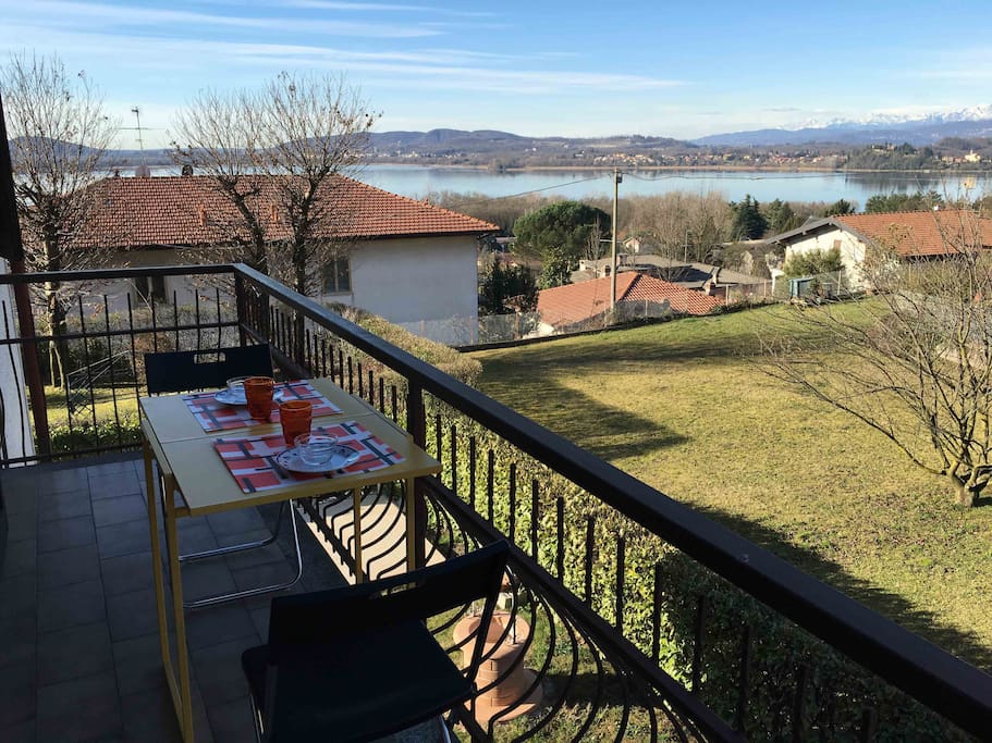 Vista lago da balcone / View from the balcony 2