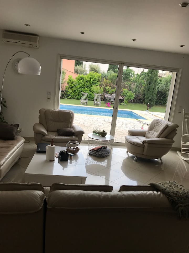 Charmante Villa A Louer - Fréjus