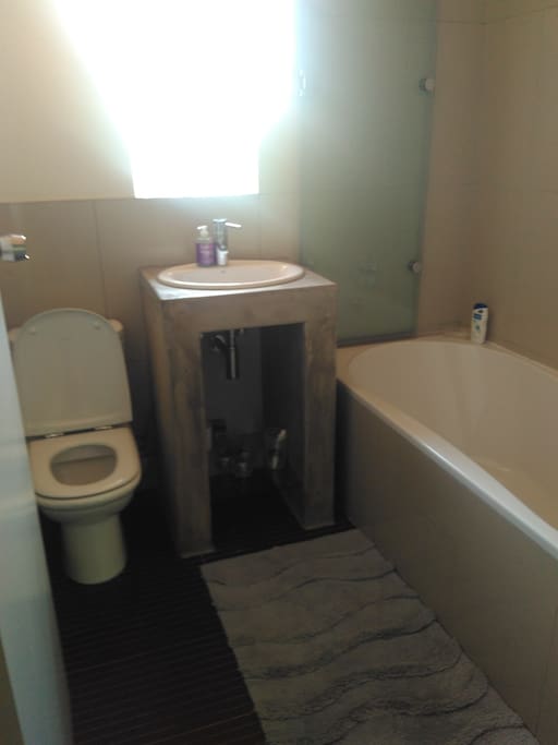 Guest private bathroom