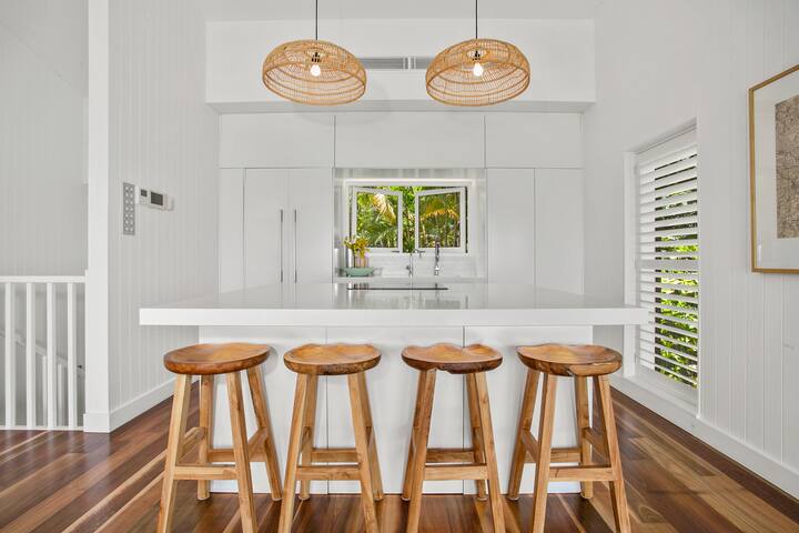 Luxury on the Hill, Noosa Heads gallery image 5