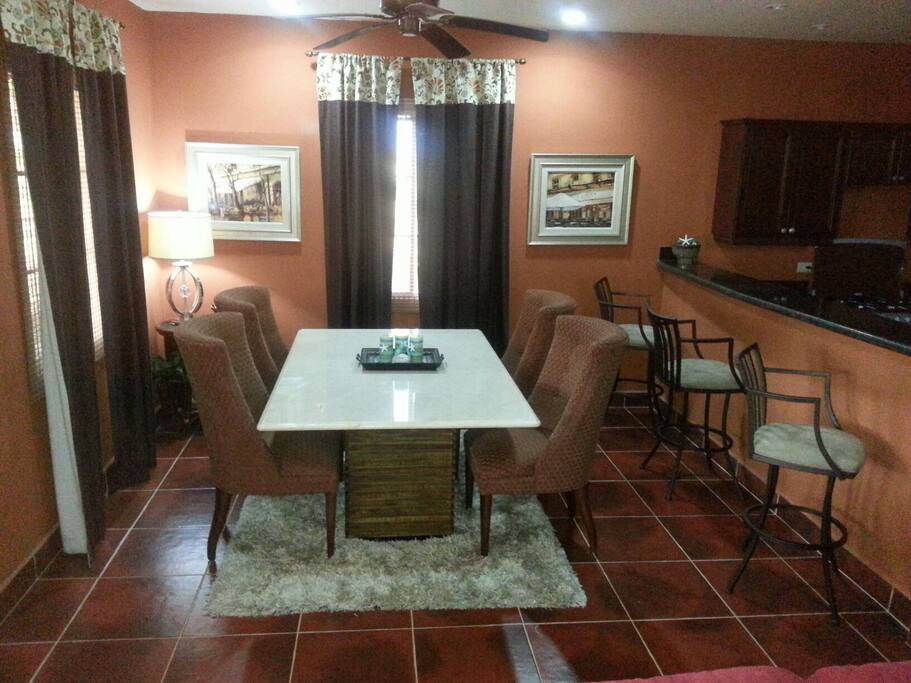Dining Room/Bar