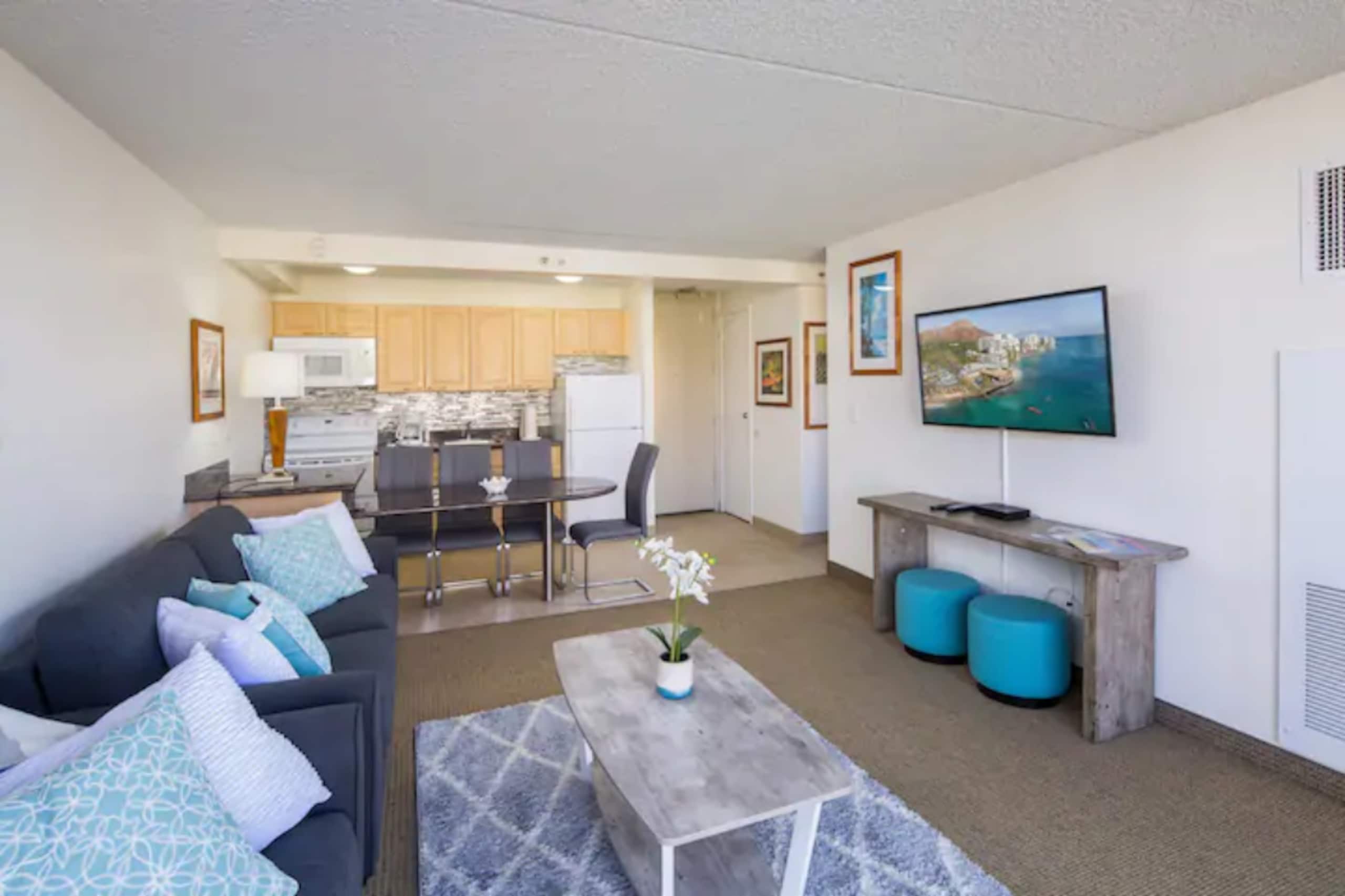 Condo in Honolulu · ★4.61 · 1 bedroom · 3 beds · 1 private bath - Image 5