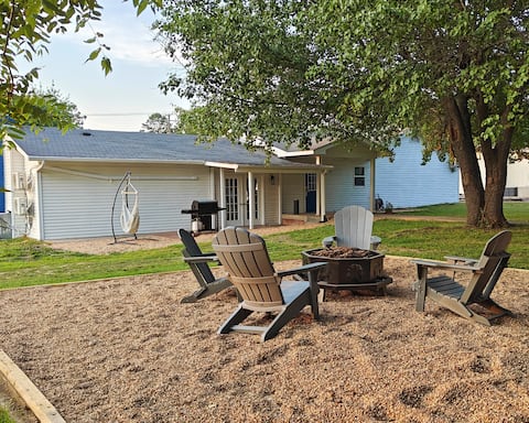Big or Small Family, Your Lake Escape Awaits!