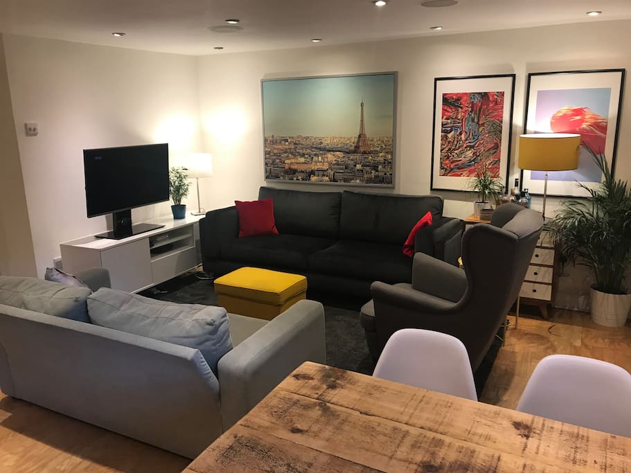 Large comfortable sitting room with great TV