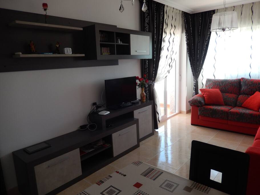 Living room (with air conditioner)