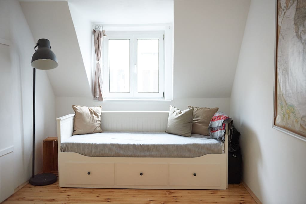 Living room/ 2nd bedroom