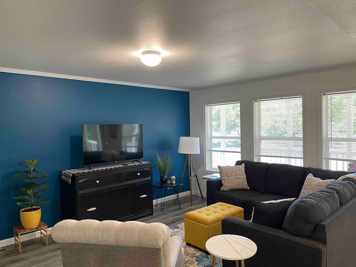 Escanaba River Modern Retreat 10 Min To Town - Gladstone, MI