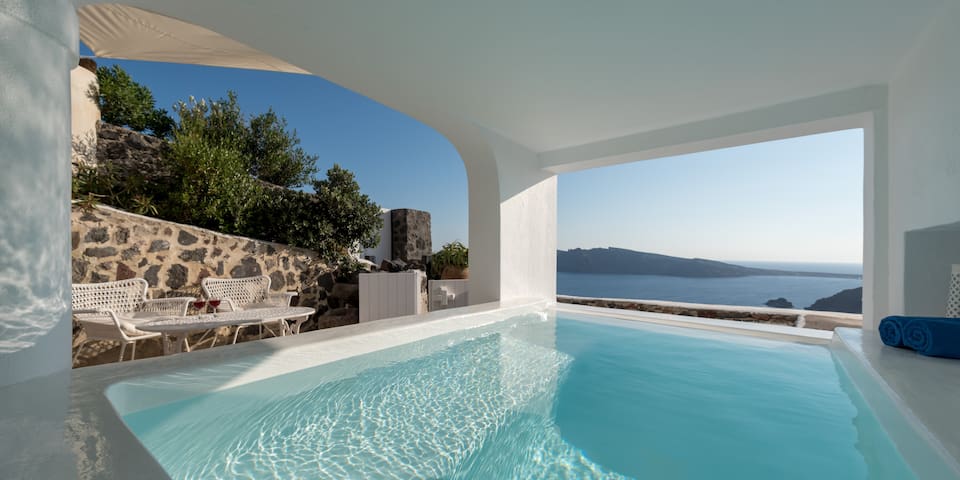 White House Villa in Oia, 3 bedrooms ,plunge pool
