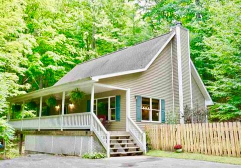Leelanau Therapy-HotTub/Jetted Tub/Wood FirePlace