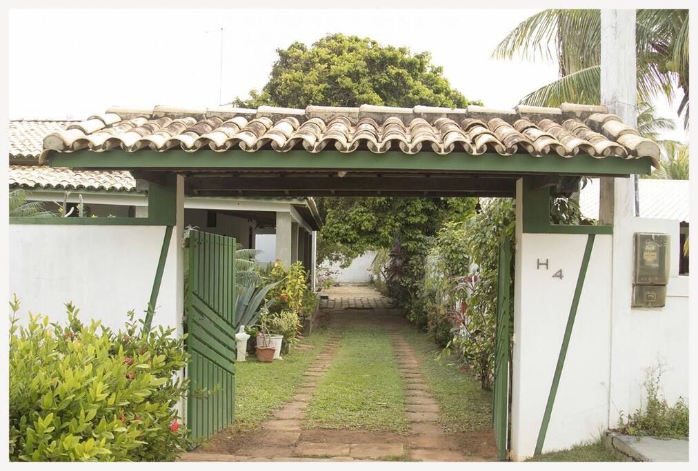 Entrada e garagem