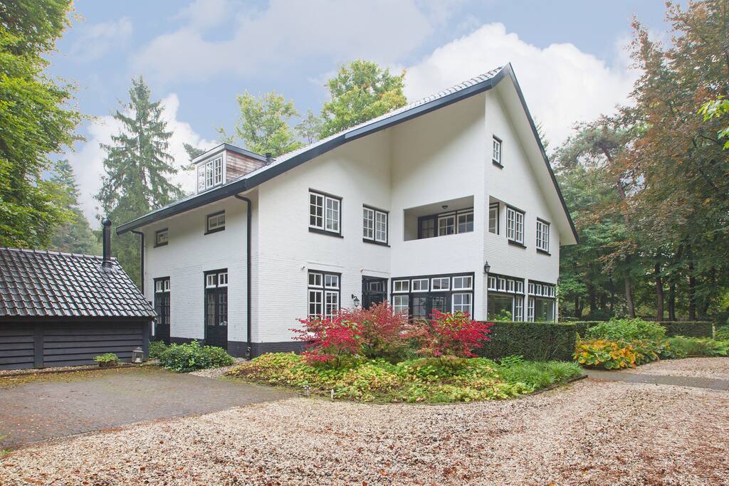 Voorzijde villa